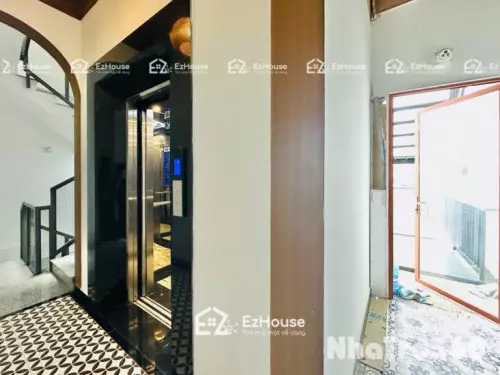 Gần công viên Phú Lâm