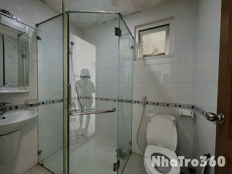 Cho thuê studio cửa sổ trời, gần chợ Xóm Chiếu, Đh Luật, Đh Nguyễn Tất Thành, cầu Kênh Tẻ,...