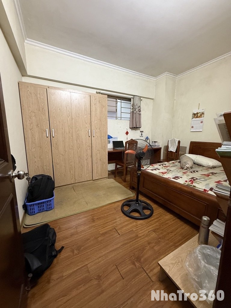 Phòng trọ tầng 1 đủ đồ cơ bản có chỗ để xe vskk