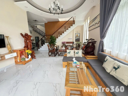 Cho thuê Villa sân vườn Nam Hồ Phường 11 Đà Lạt có 5 phòng ngủ