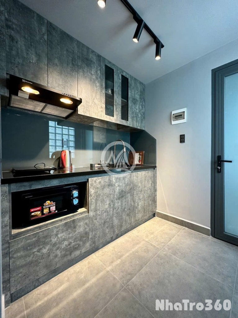 Cho thuê căn hộ ban công, Q1, Đường Nguyễn Cảnh Chân, gần Cầu Nguyễn Văn Cừ, Công Viên 23/9, ĐH Sài Gòn