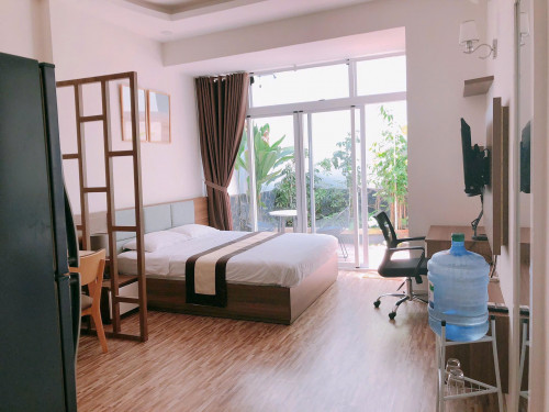 Cho thuê căn hộ ban công, Q1, Đường Trần Đình Xu, gần Cầu Nguyễn Văn Cừ, Công Viên 23/9, ĐH Sài Gòn