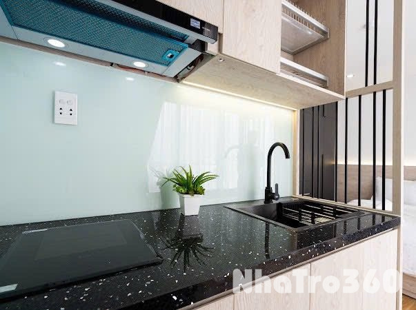 PHÒNG BAN CÔNG 35m2 QUẬN 10 CÓ THANG MÁY