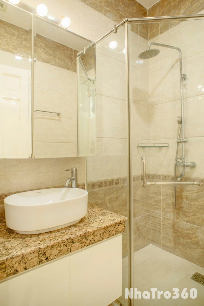 Cho thuê căn hộ ban công, Q1, Đường Trần Đình Xu, gần Cầu Nguyễn Văn Cừ, Công Viên 23/9, ĐH Sài Gòn