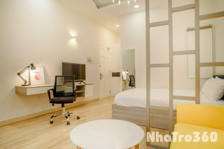 Cho thuê căn hộ ban công, Q1, Đường Trần Đình Xu, gần Cầu Nguyễn Văn Cừ, Công Viên 23/9, ĐH Sài Gòn