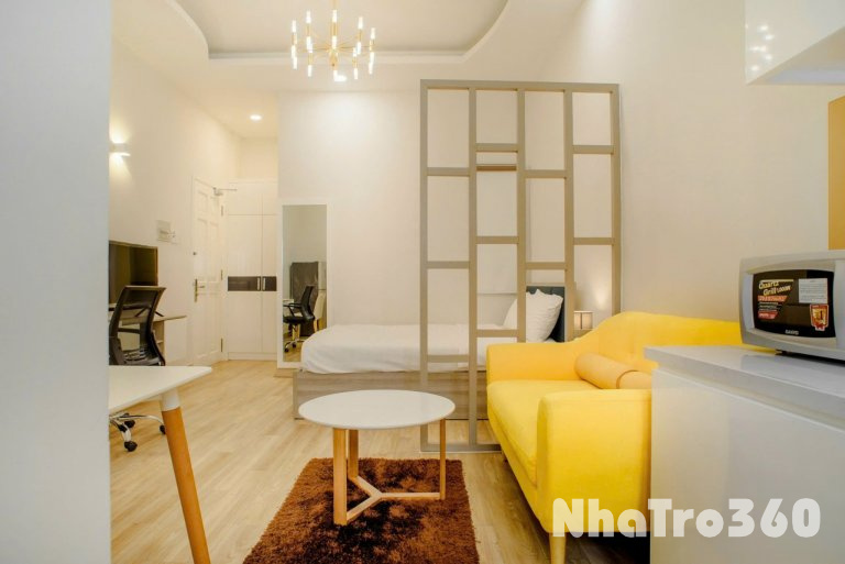 Cho thuê căn hộ ban công, Q1, Đường Trần Đình Xu, gần Cầu Nguyễn Văn Cừ, Công Viên 23/9, ĐH Sài Gòn