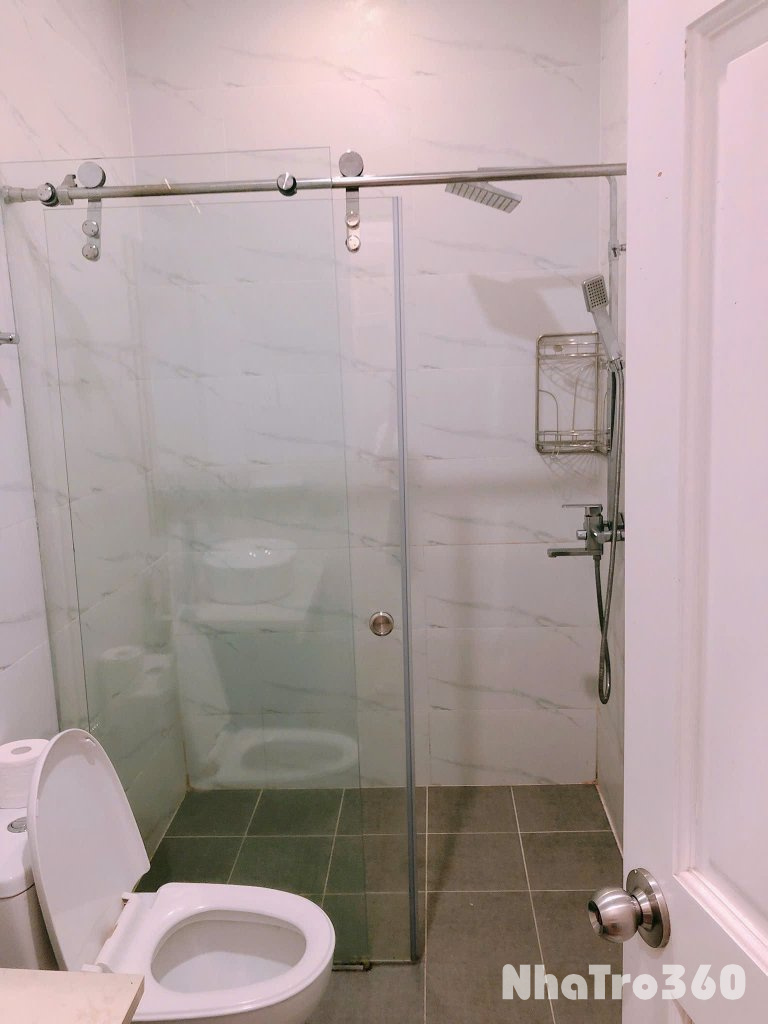 Cho thuê căn hộ ban công, Q1, Đường Trần Đình Xu, gần Cầu Nguyễn Văn Cừ, Công Viên 23/9, ĐH Sài Gòn