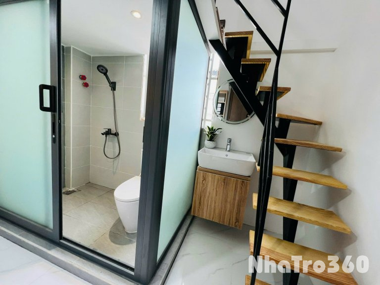 Cho thuê căn hộ 1PN, gác, Q4, đường Tôn Thất Thuyết, gần ĐH Nguyễn Tất Thành, Cầu Tân Thuận