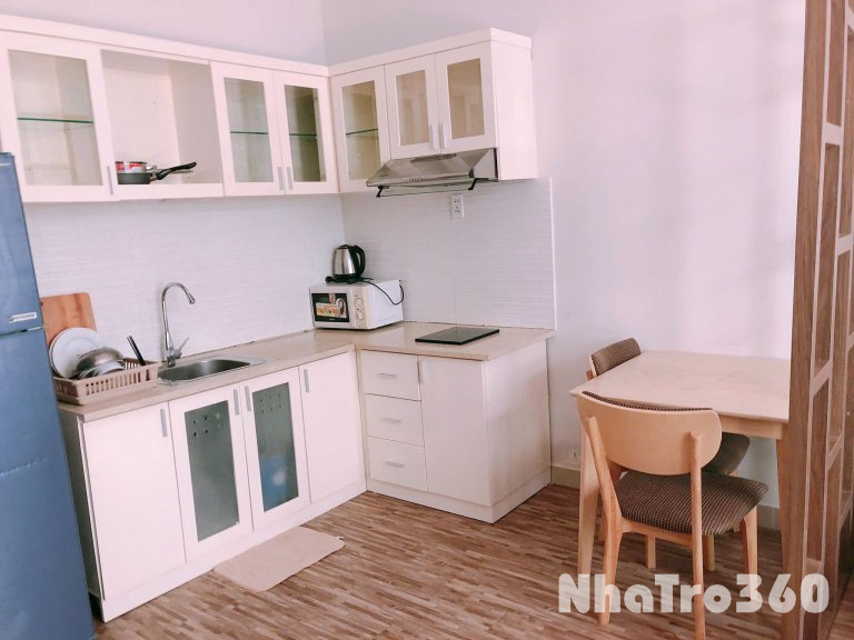 Cho thuê căn hộ ban công, Q1, Đường Trần Đình Xu, gần Cầu Nguyễn Văn Cừ, Công Viên 23/9, ĐH Sài Gòn