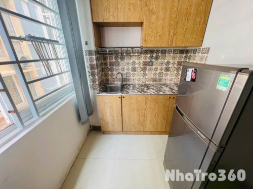 Cho thuê căn hộ tách bếp, Q1, đường Nguyễn Trãi, gần CV 23/9, ĐH Sài Gòn, Cầu Nguyễn Văn Cừ