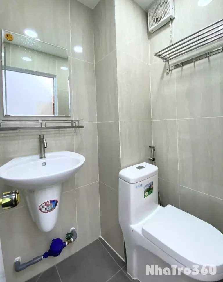 Cho thuê căn hộ 2PN, ban công, Q4, Đường Lê Văn Linh, gần ĐH Luật, ĐH Nguyễn Tất Thành, Chợ Xóm Chiếu