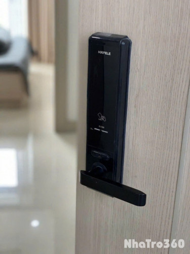 Cho thuê căn hộ ban công, Q1, đường Trần Hưng Đạo, gần ĐH Văn Lang, Công Viên 23 Tháng 9, cầu Nguyễn Văn Cừ