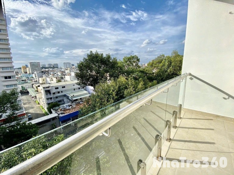 Cho thuê căn hộ ban công, Q1, đường Trần Hưng Đạo, gần ĐH Văn Lang, Công Viên 23 Tháng 9, cầu Nguyễn Văn Cừ