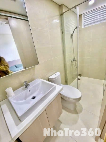 Cho thuê căn hộ ban công, Q1, đường Trần Hưng Đạo, gần ĐH Văn Lang, Công Viên 23 Tháng 9, cầu Nguyễn Văn Cừ