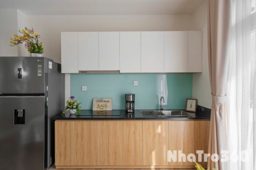 Cho thuê căn hộ ban công, Q1, đường Trần Hưng Đạo, gần ĐH Văn Lang, Công Viên 23 Tháng 9, cầu Nguyễn Văn Cừ