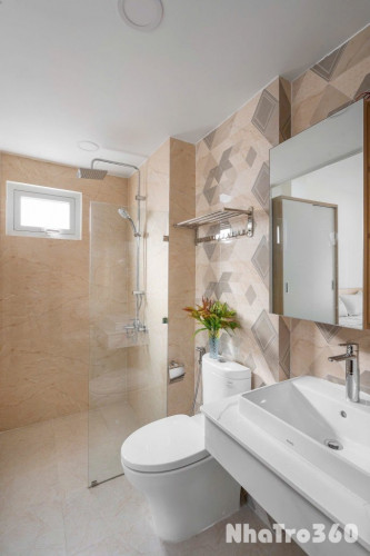 Cho thuê căn hộ ban công, Q1, đường Trần Hưng Đạo, gần ĐH Văn Lang, Công Viên 23 Tháng 9, cầu Nguyễn Văn Cừ