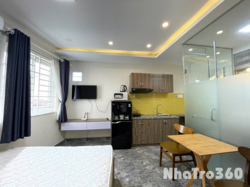 Cho thuê căn hộ ban công, Q4, Đường Nguyễn Khoái, gần Cầu Kênh Tẻ, Cầu Nguyễn Văn Cừ