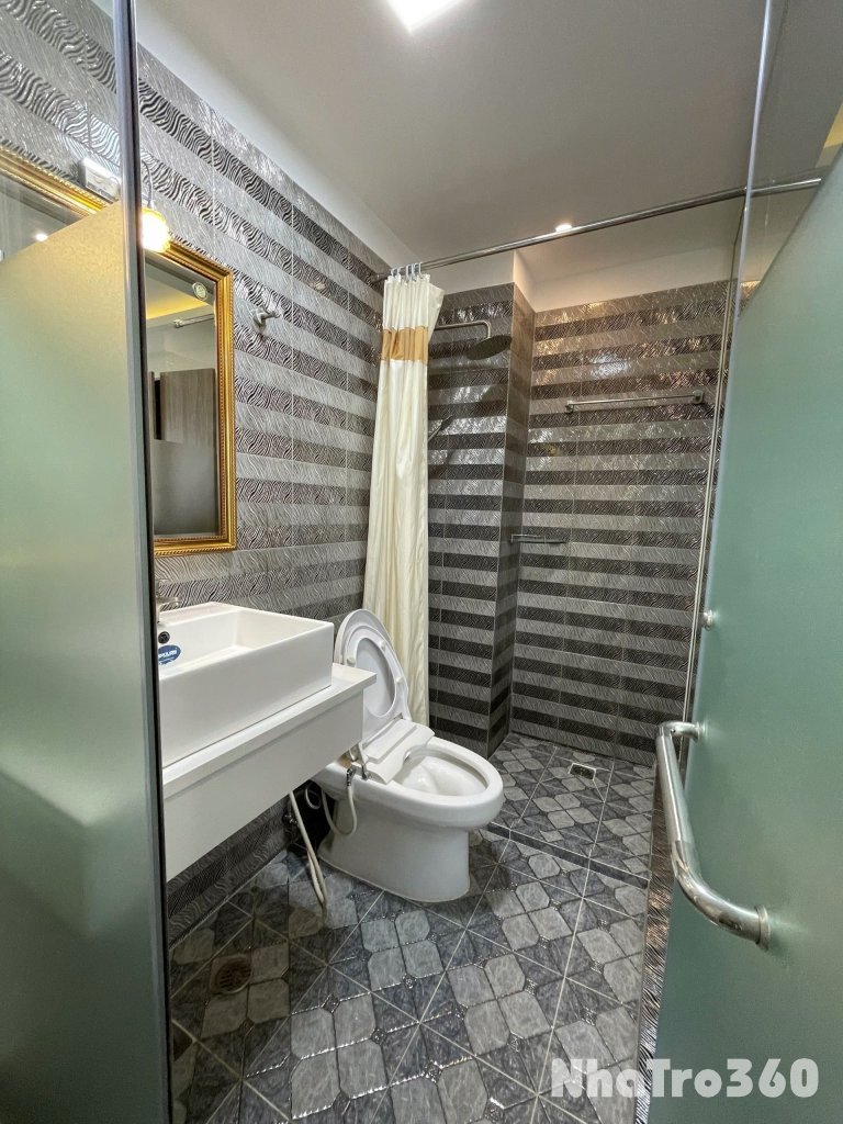 Cho thuê căn hộ ban công, Q4, Đường Nguyễn Khoái, gần Cầu Kênh Tẻ, Cầu Nguyễn Văn Cừ