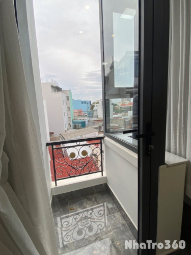 Cho thuê căn hộ ban công, Q4, Đường Nguyễn Khoái, gần Cầu Kênh Tẻ, Cầu Nguyễn Văn Cừ