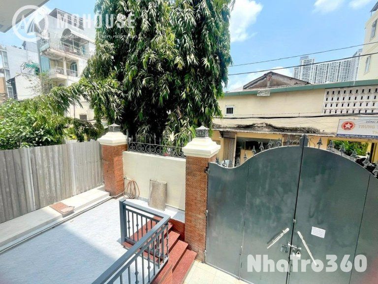 Cho thuê căn hộ ban công, Q1, Đường Trần Đình Xu, gần Công Viên 23/9, Công Viên Tao Đàn, Cầu Ông Lãnh