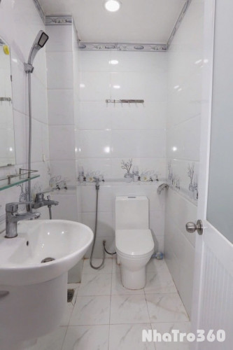 Full nội thất, ban công, tự do, giá rẻ