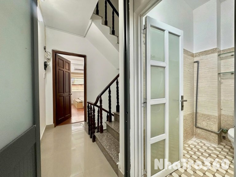 Cho thuê căn hộ 1PN quận 5, ban công lớn