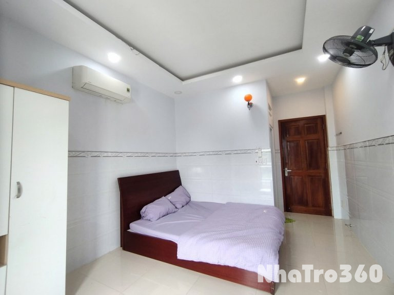 Full nội thất, ban công, tự do, giá rẻ
