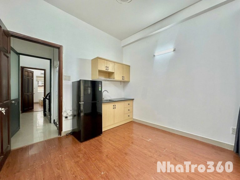 Cho thuê căn hộ 1PN quận 5, ban công lớn