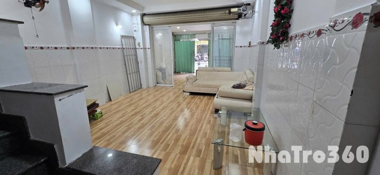 Chính chủ cần cho thuê mặt tiền tầng 1 nhà đẹp giá rẻ tại Phường 4 quận 4 thành phố Hồ Chí Minh thuận tiện kinh doanh buôn bán
