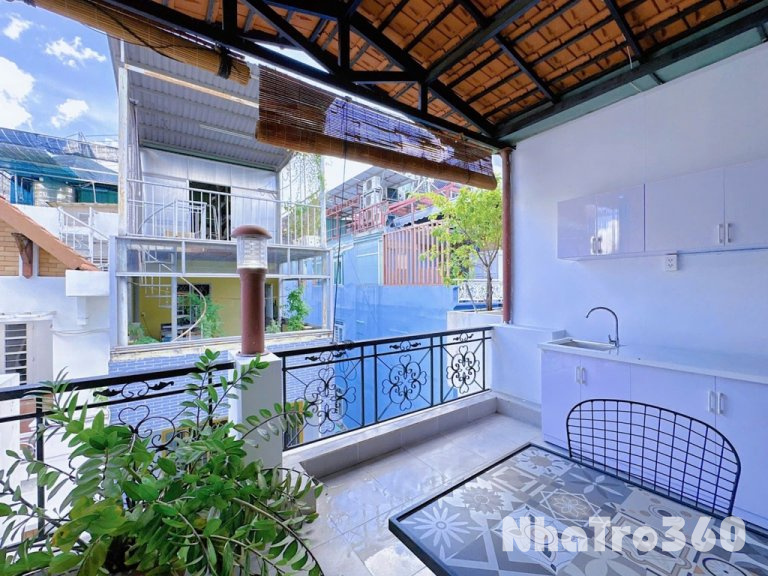 Phòng ban công 45m2 quận 1 gần ngã 6 phù đổng