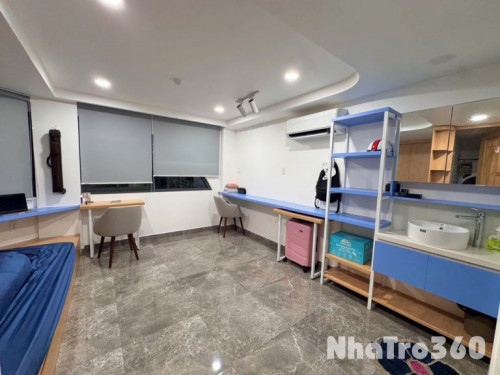 Phòng studio cửa sổ trời tách bếp