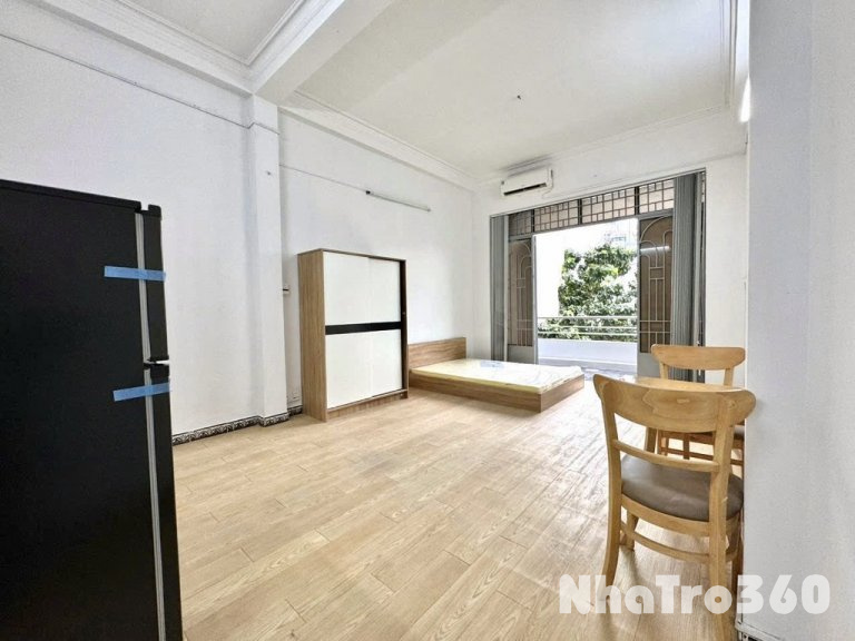 Căn hộ Full nội thất, ban công,ĐH Nguyễn Tất Thành