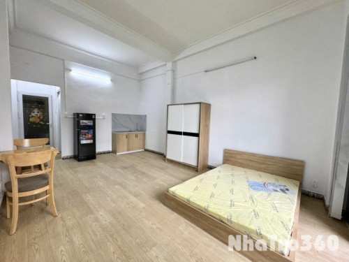 Căn hộ Full nội thất, ban công,ĐH Nguyễn Tất Thành