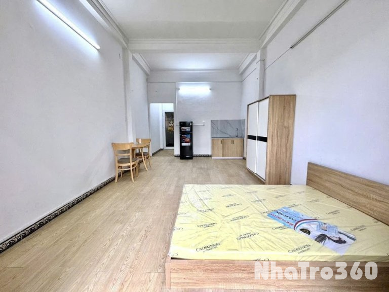 Căn hộ Full nội thất, ban công,ĐH Nguyễn Tất Thành