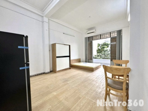 Căn hộ Full nội thất, ban công,ĐH Nguyễn Tất Thành