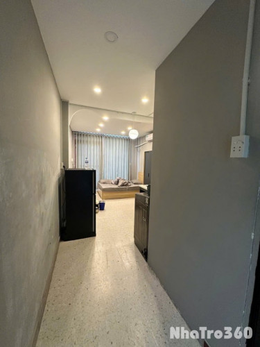 Cho thuê căn hộ ban công, Q1, đường Huy Tự, gần Công Viên Lê Văn Tám, Chợ Tân Định, Cầu Bông