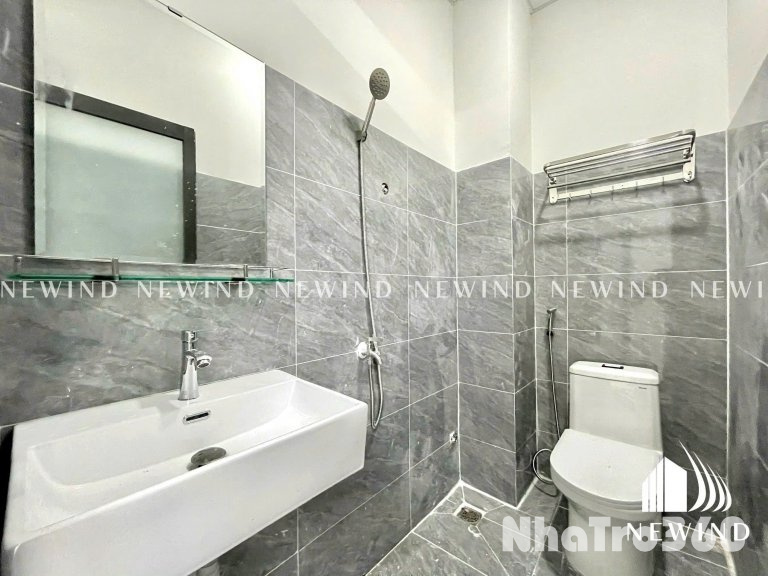 Cho thuê căn hộ ban công, Q4, Đường Đoàn Văn Bơ, gần ĐH Nguyễn Tất Thành, chợ Xóm Chiếu, Cầu Tân Thuận