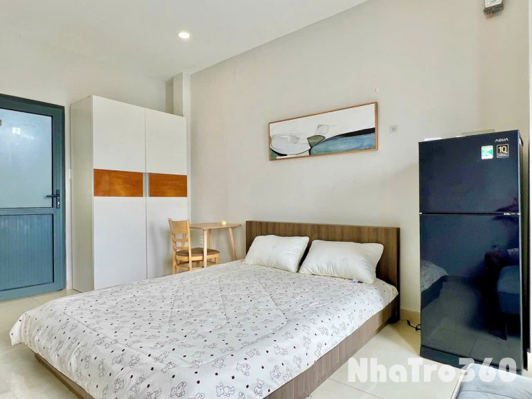 Cho thuê căn Studio ban công Q4 ngay cầu Khánh Hội, cầu Tân Thuận, ĐH Luật, ĐH Nguyễn Tất Thành 