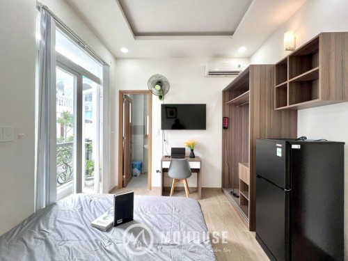 Phòng trọ studio ban công có nội thất giá rẻ đường Bạch Đằng gần sân bay Tân Sơn Nhất Tân Bình.