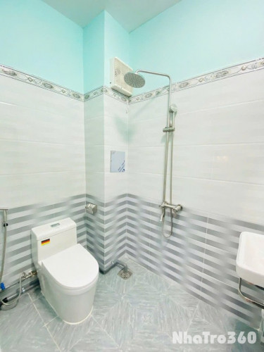 Phòng ban công 40m2 quận 10 đường Lý thường kiệt