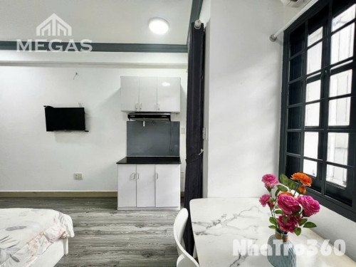 Cho thuê căn hộ ban công full nội thất Q1, ngay công viên Tao Đàn, nút giao Phù Đổng, chợ Bến Thành, Bitexco,...