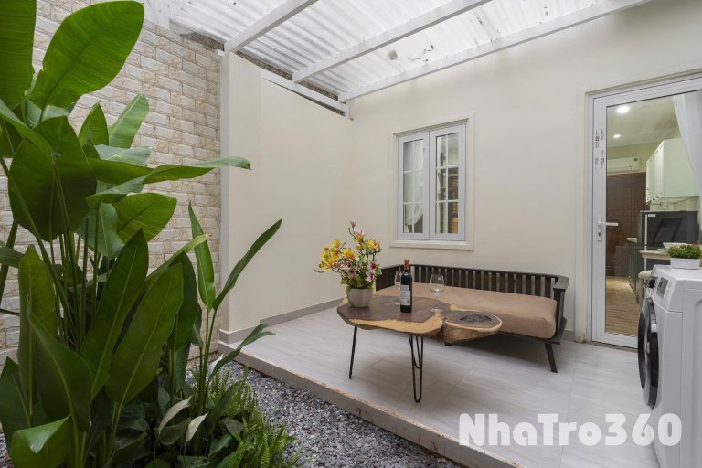 Cho thuê căn Studio Sân vườn - Lý Tự Trọng, quận 1