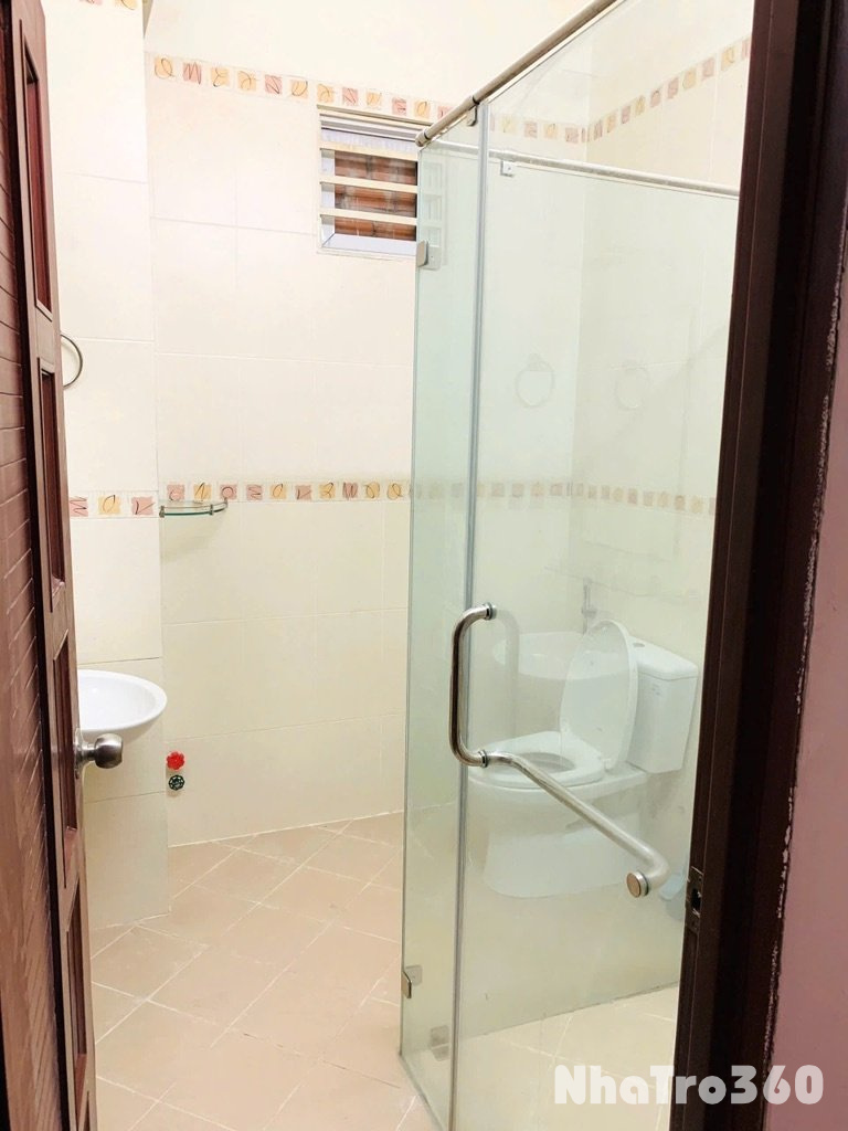 Căn hộ cửa sổ, giá rẻ, full nội thất, ngay Tôn đản