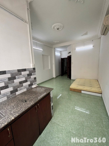 Cho thuê căn hộ ban công, Q8, Đường Dương Bá Trạc, gần cầu Nguyễn Văn Cừ, cầu Chữ Y, Công Viên Dạ Nam