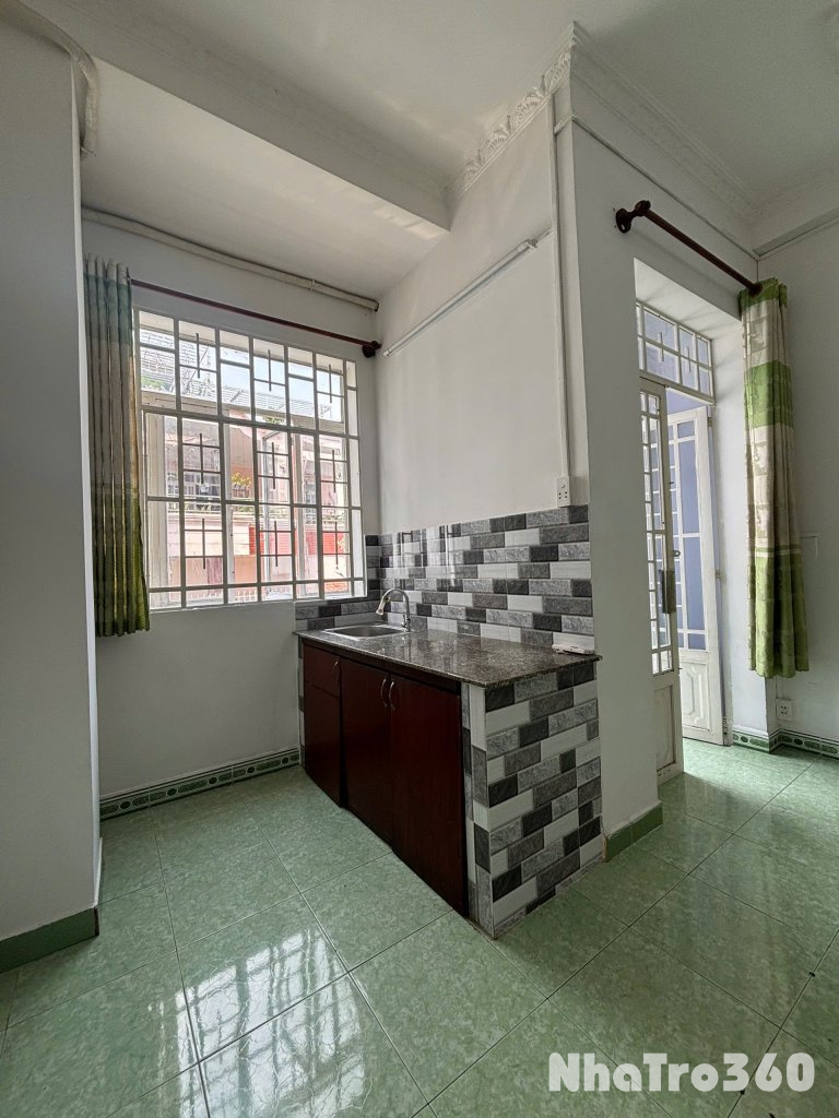 Cho thuê căn hộ ban công, Q8, Đường Dương Bá Trạc, gần cầu Nguyễn Văn Cừ, cầu Chữ Y, Công Viên Dạ Nam