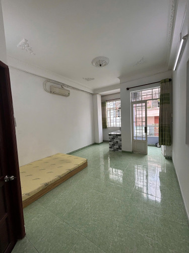 Cho thuê căn hộ ban công, Q8, Đường Dương Bá Trạc, gần cầu Nguyễn Văn Cừ, cầu Chữ Y, Công Viên Dạ Nam