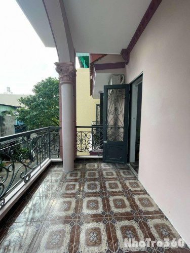 Căn hộ 2 phòng ngủ, full nội thất, 1/3 trống