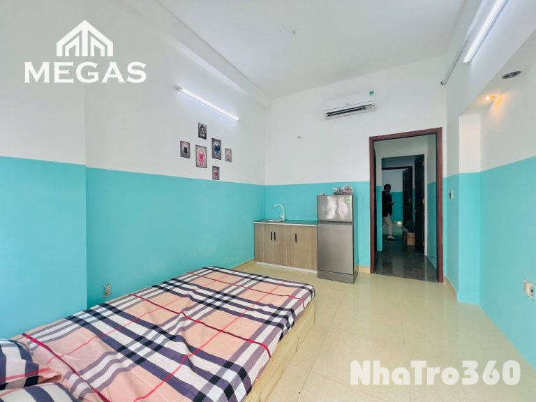 STUDIO BANCON CỬA SỔ TRỜI