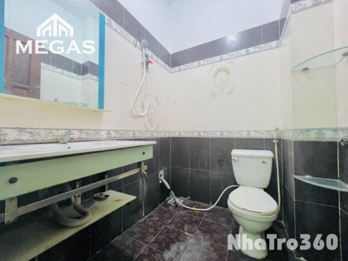 STUDIO BANCON CỬA SỔ TRỜI