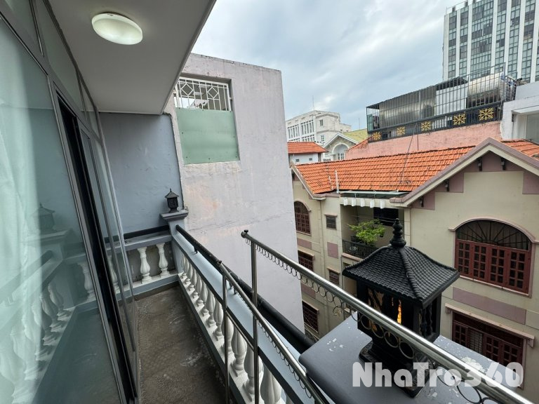Cho thuê căn hộ ban công, Q3 || ngay Trần Quốc Toản || gần chợ Tân Định, Công viên Lê Văn Tám